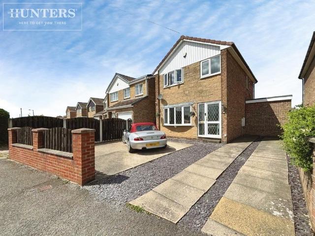 House for sale in Mapplewell, South Yorkshire