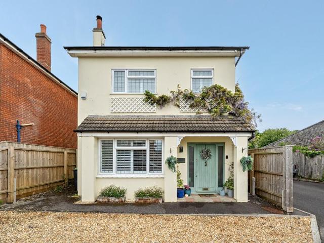 House for sale in Highcliffe