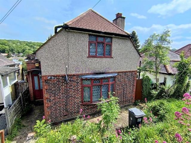 House for sale in London Borough of Croydon, Kenley