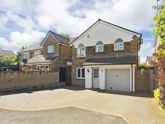 House for sale in Westfield, Guiseley