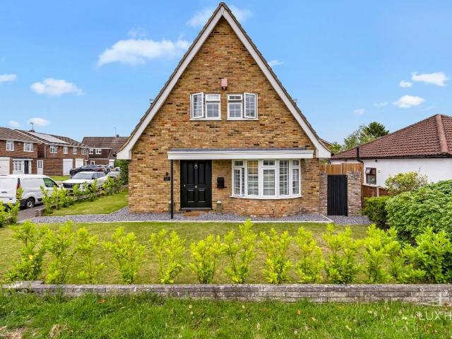 House for sale in Pilgrims' Hatch, Navestock Side