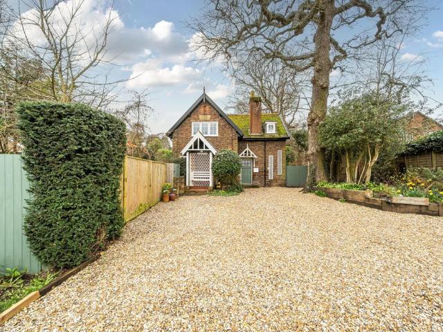 House for sale in Harrow Weald, Greater London