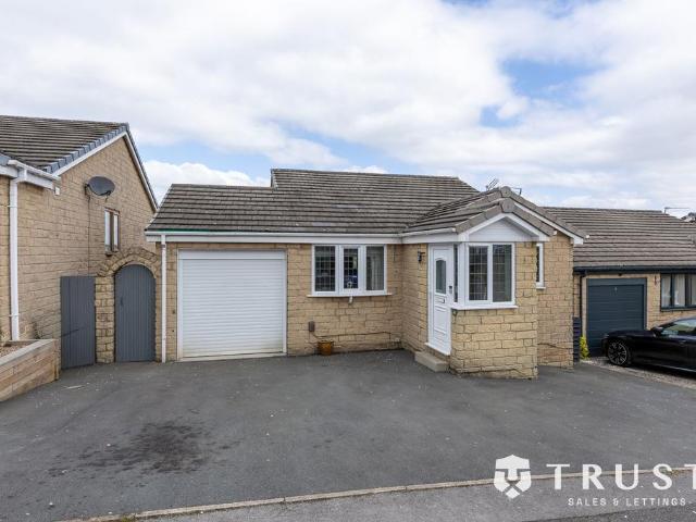 House for sale in Norristhorpe, West Yorkshire