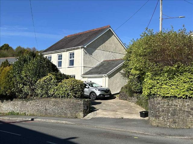 House for sale in Llannon, Tumble