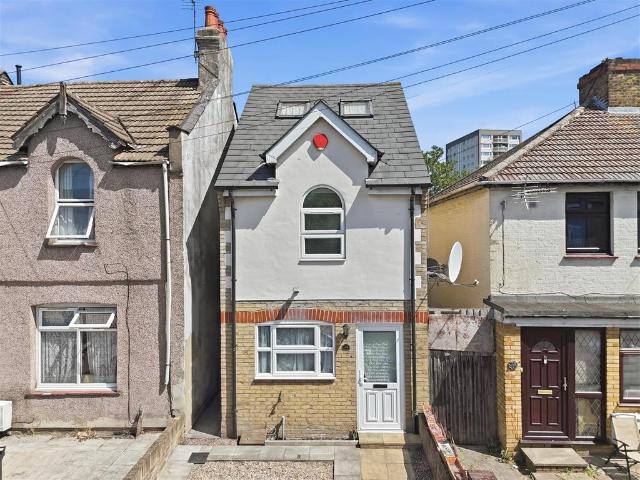 House for sale in Greater London