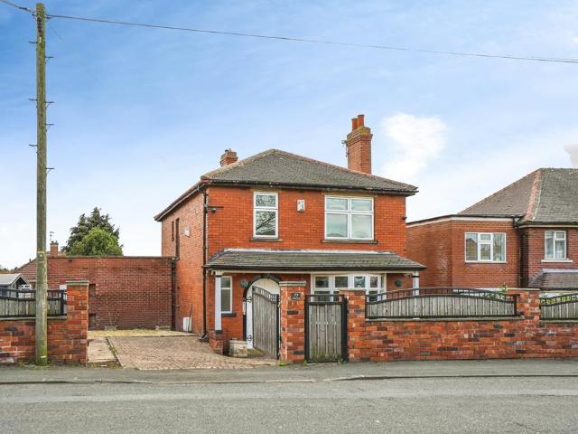House for sale in Wrenthorpe, West Yorkshire