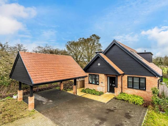 House for sale in Hillview, Surrey