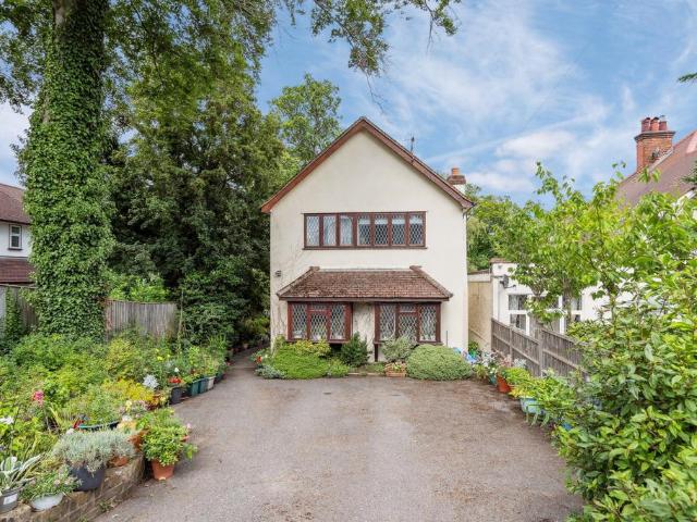 House for sale in Batchworth, Hertfordshire
