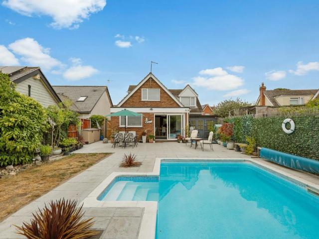 House for sale in Dale Hill, Essex