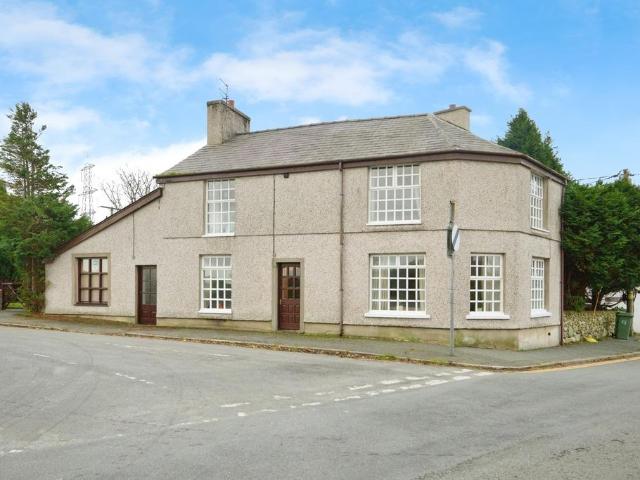 House for sale in Llanrug, Wales