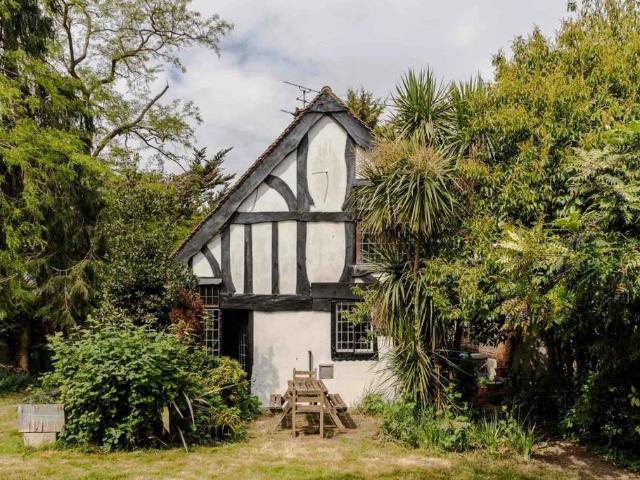 House for sale in Kingsbury, Greater London
