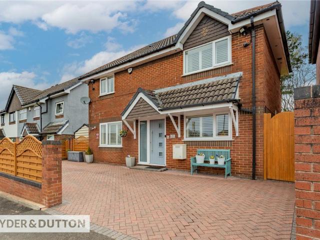 House for sale in Cowlishaw, Oldham