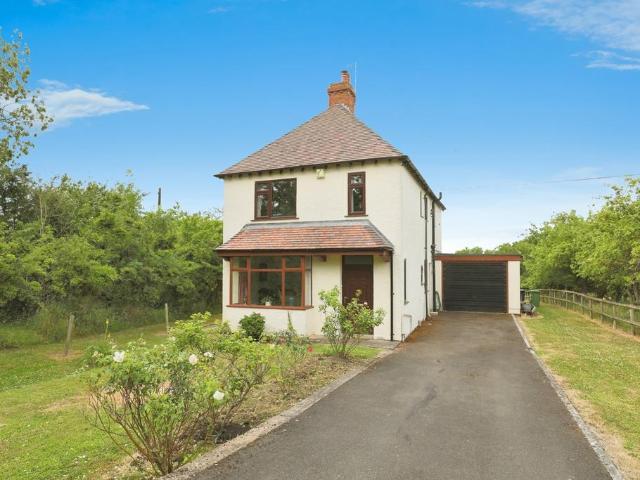 House for sale in Crookhill, Worcestershire