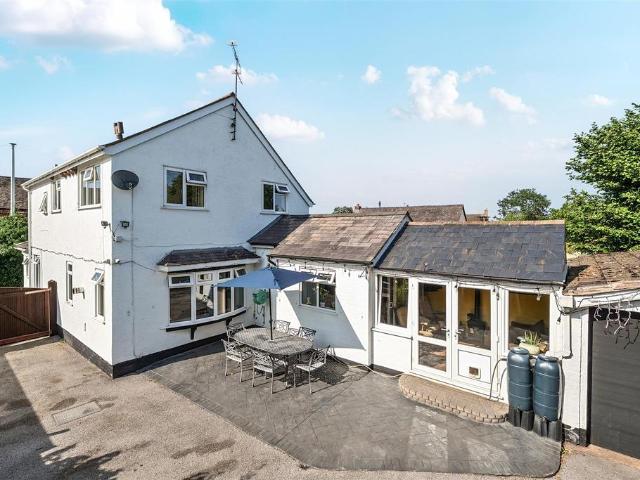 House for sale in Bangor On Dee, Wales