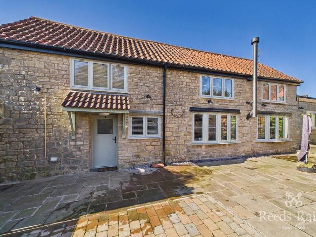 House for sale in Dinnington, South Yorkshire
