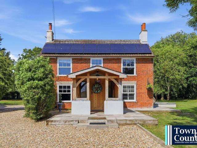 House for sale in Dale Hill, Essex
