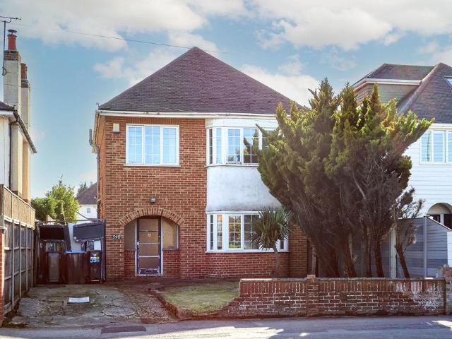 House for sale in Holdenhurst, Bournemouth