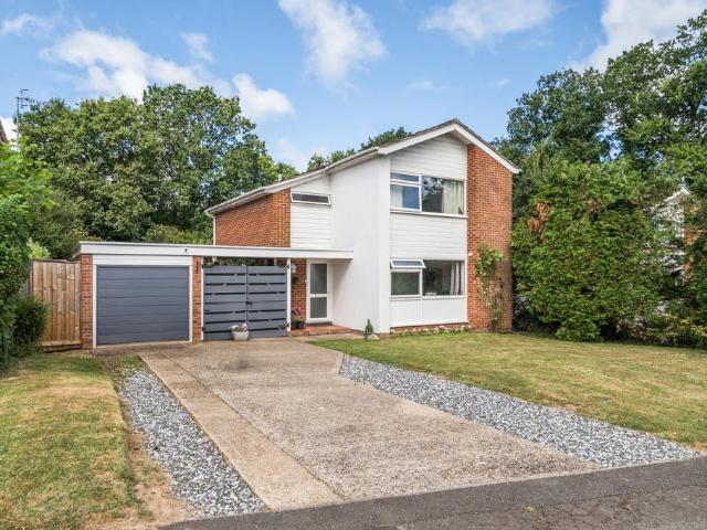 House for sale in Fole, Surrey