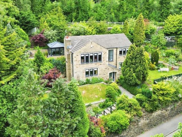 House for sale in Hipperholme, West Yorkshire