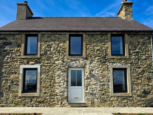 House for sale in Llanfihangel yn Nhowyn, Caergeiliog