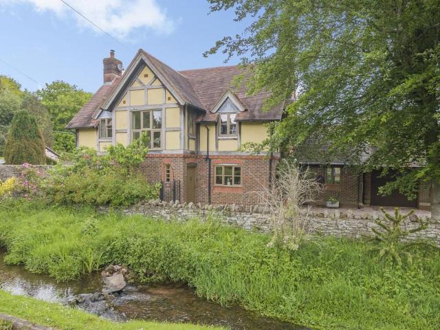 House for sale in Bromsberrow Heath, Gloucestershire