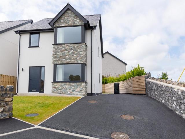 House for sale in Gwalchmai, Wales