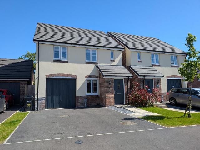 House for sale in Ynys Isaf, Wales