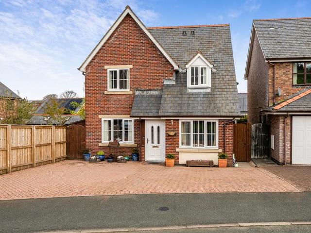 House for sale in Llanfair Caereinion, Wales