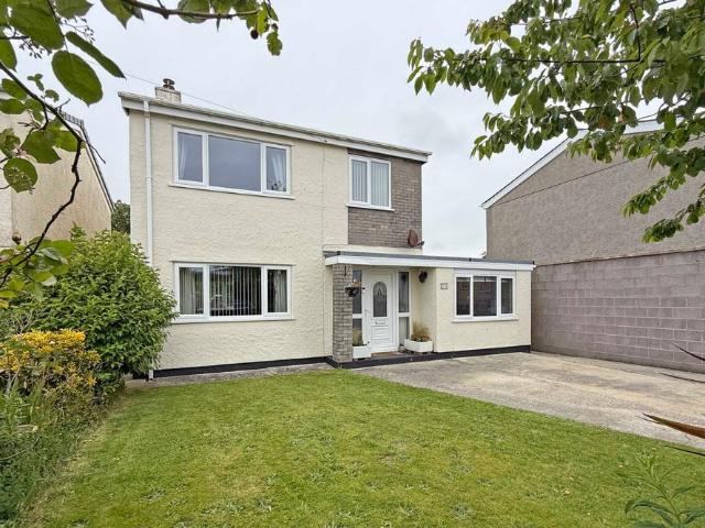 House for sale in Llanfachraeth