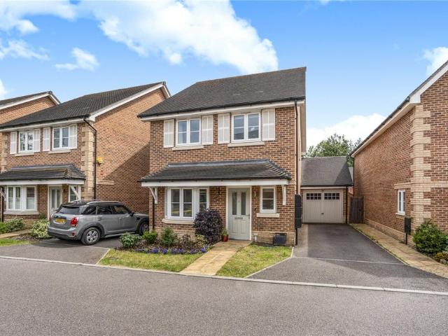 House for sale in Heol-las, Surrey