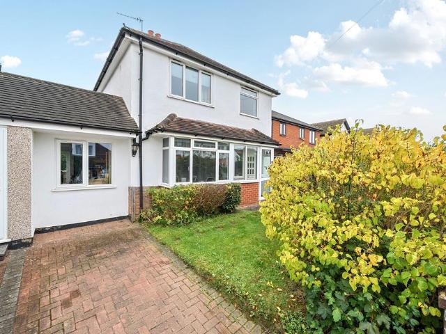 House for sale in Caterham on the Hill, Hillview