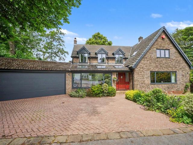 House for sale in Marsh, Lindley