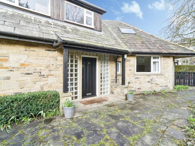 House for sale in Farsley, West Yorkshire