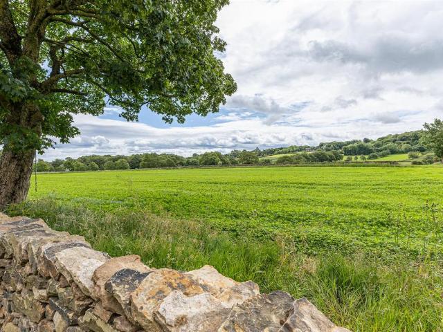 House for sale in Shelley, Shepley