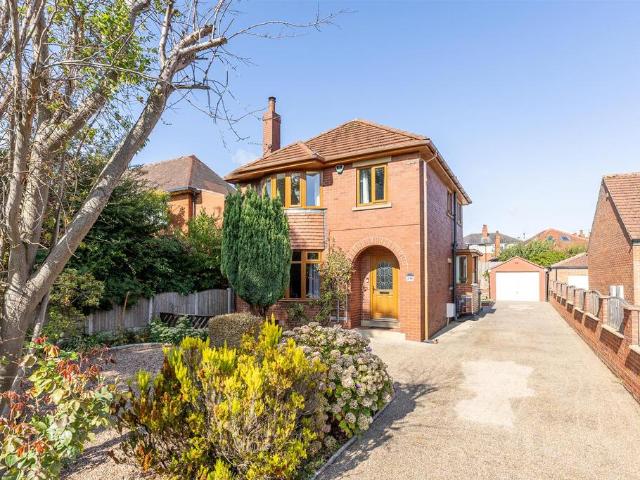 House for sale in Roberttown, West Yorkshire