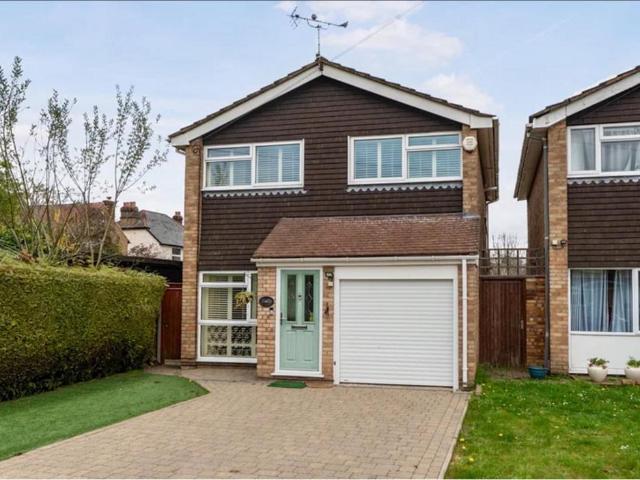 House for sale in The Cedars Estate, Batchworth