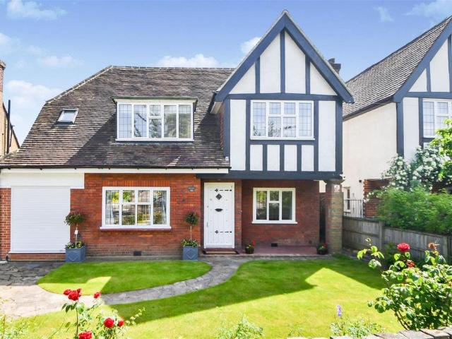 House for sale in North Finchley, Greater London