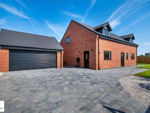 House for sale in East Lound, North Lincolnshire