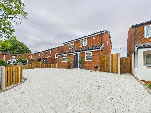 House for sale in Symonds Green, Shephall