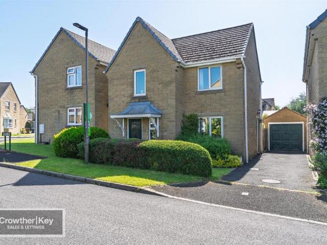 House for sale in Charlesworth, East Midlands