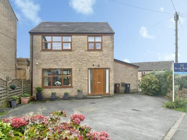 House for sale in Charlesworth, East Midlands
