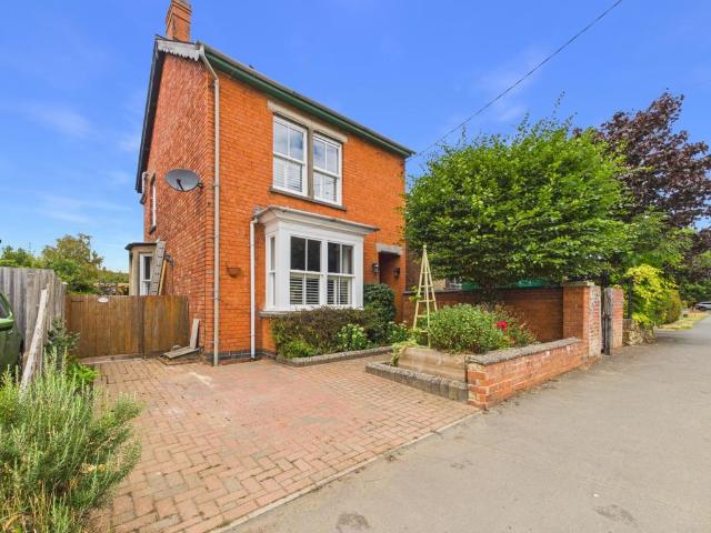 House for sale in Long Buckby, Northamptonshire