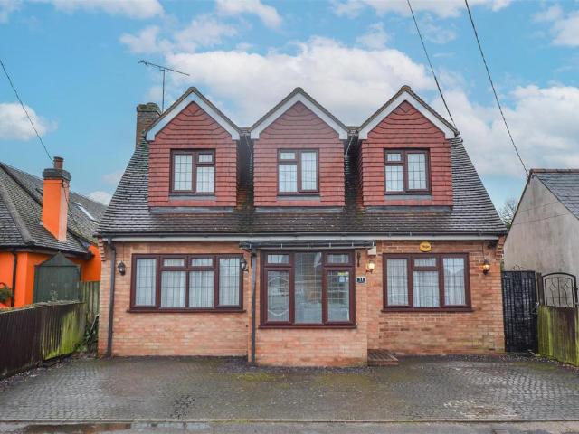 House for sale in Pilgrims' Hatch, Navestock Side