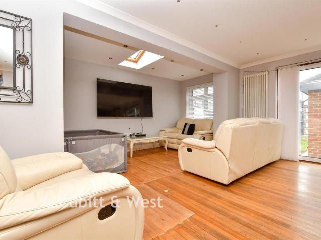 House for sale in London Borough of Croydon, Shirley