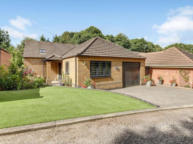 House for sale in Potters Corner, East Midlands