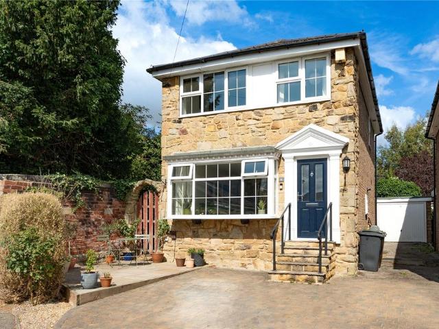 House for sale in Farsley, West Yorkshire