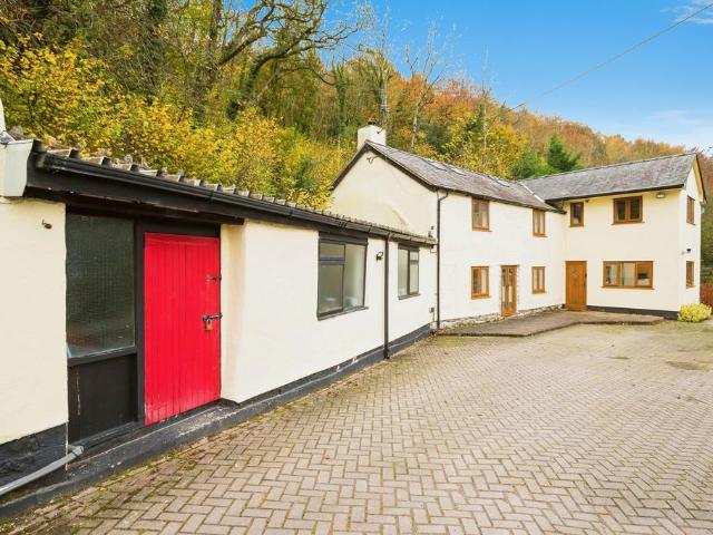 House for sale in Pantymwyn, Wales