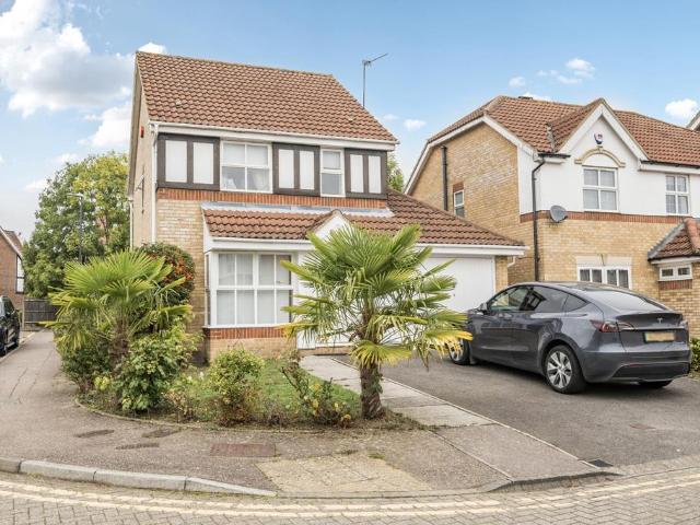 House for sale in Little Stanmore, Greater London