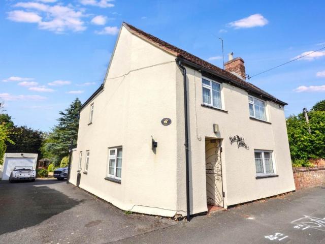 House for sale in Crookhill, Worcestershire