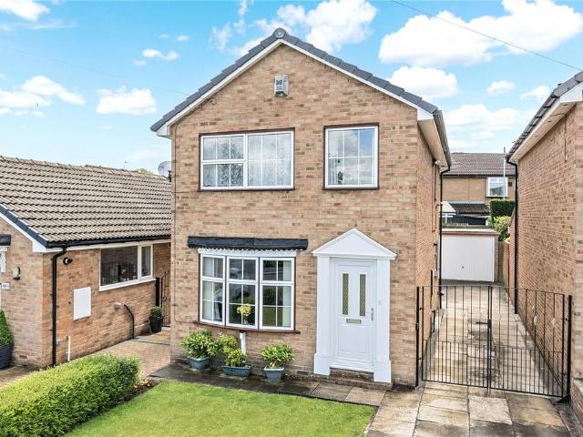 House for sale in Farsley, West Yorkshire